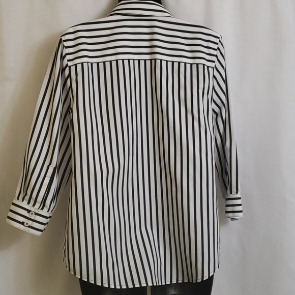 Chico's 3/4 sleeve striped button down blouse NWOT - Picture 3 of 6